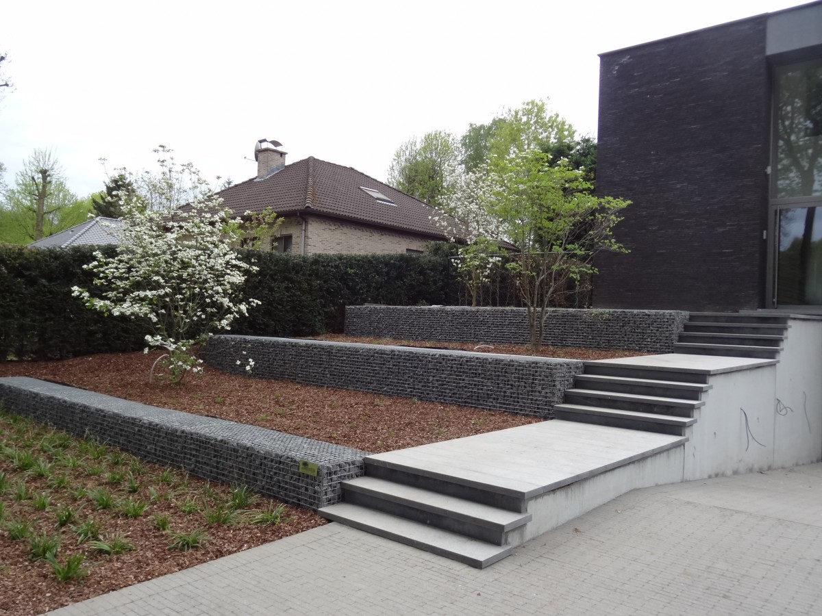 Heraanleg Van Voortuin Met Hoogteverschil In Bazel Groendesign